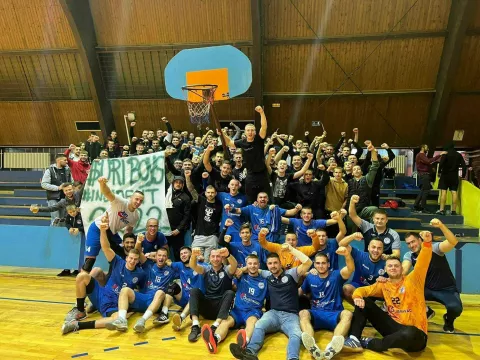 RK Županja s navijačimaustupljeno