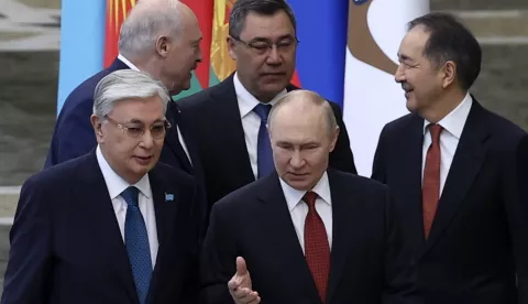 epa12200541 Kazakhstan's President Kassym-Jomart Tokayev (L, front), Kyrgyz President Sadyr Japarov (C, back), Belarusian President Alexander Lukashenko (L, back), Russian President Vladimir Putin (C-front), and Chairman of the Board of the Eurasian Economic Commission EEC Bakytzhan Sagintayev (R) walk before a meeting of the Supreme Eurasian Economic Council within the framework of the Eurasian Economic Union summit in Minsk, Belarus, 27 June 2025. EPA/ALEXANDER KAZAKOV/SPUTNIK/KREMLIN POOL