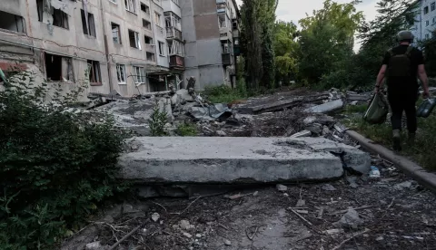 epa12170503 A street in the Ukrainian city of Myrnohrad on the Pokrovsk (Donetsk) frontline is completely shelled, 11 June 2025. The city has been heavily besieged for months by Russian troops, who are already within five kilometres. EPA/Maria Senovilla