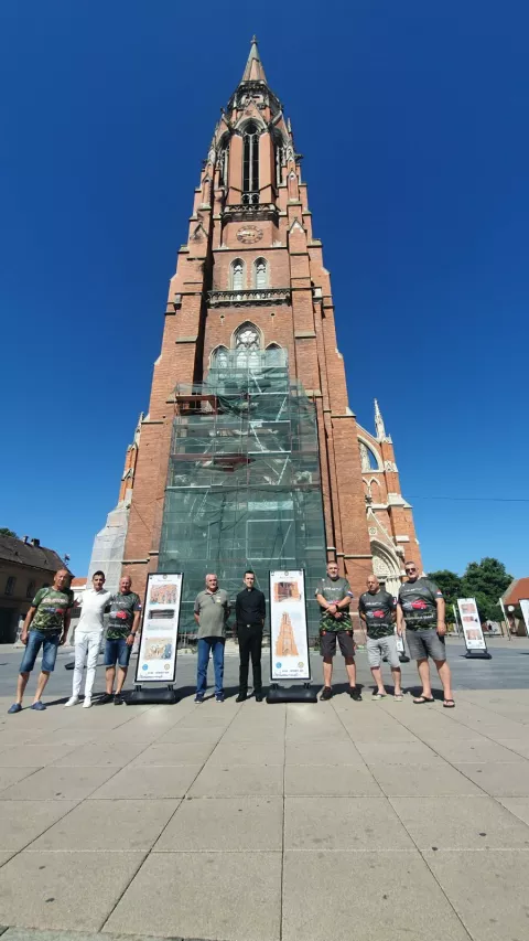 Izložba ispred konkatedrale - 106. brigada
