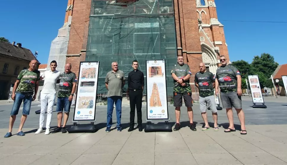 Izložba ispred konkatedrale - 106. brigada