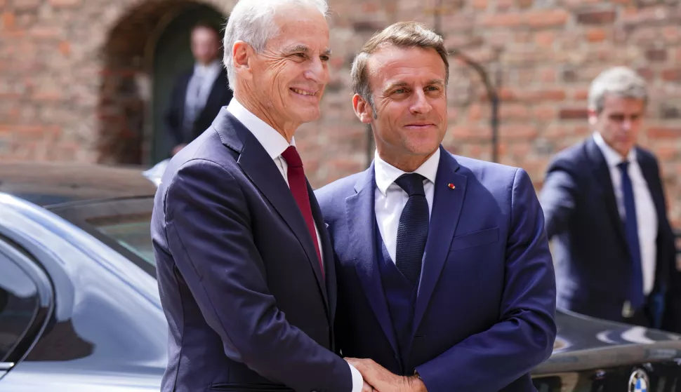 epa12192744 French President Emmanuel Macron (R) is welcomed by Norway's Prime Minister Jonas Gahr Store (L) in the courtyard of Akershus Fortress in Oslo, Norway, 23 June 2025. The Prime Minister is hosting a working lunch with the participation of Minister of Finance Jens Stoltenberg, Minister of Foreign Affairs Espen Barth Eide, Minister of Research and Higher Education Sigrun Aasland, French Minister of Finance Eric Lombard and Minister of Defense Sebastian Lecornu as well as Minister for European Affairs Benjamin Haddal, in connection with President Macron's official visit to Norway. EPA/Cornelius Poppe NORWAY OUT
