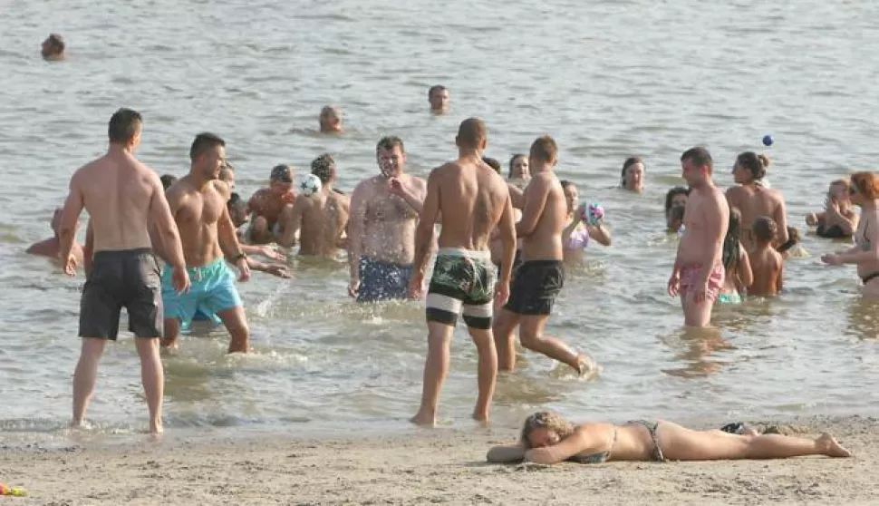 Osijek, 05.08.2017. - Kopika, razna dogadjanja, aerobik i kupanje na bazenima i Dravi.Foto: Zeljko Sepic