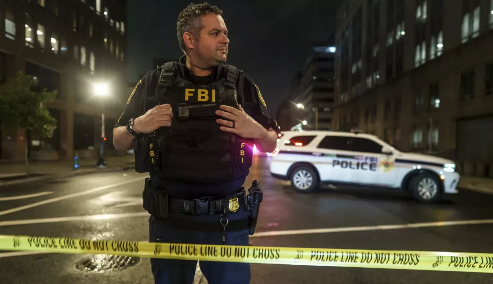 epa12124465 An FBI agent on the scene where two people were shot and killed near the Capital Jewish Museum in Washington, DC, USA, 22 May 2025. According to a social media post by the US Homeland Security Secretary Kristi L. Noem, the two people killed were staff members at the Israeli embassy. EPA/WILL OLIVER