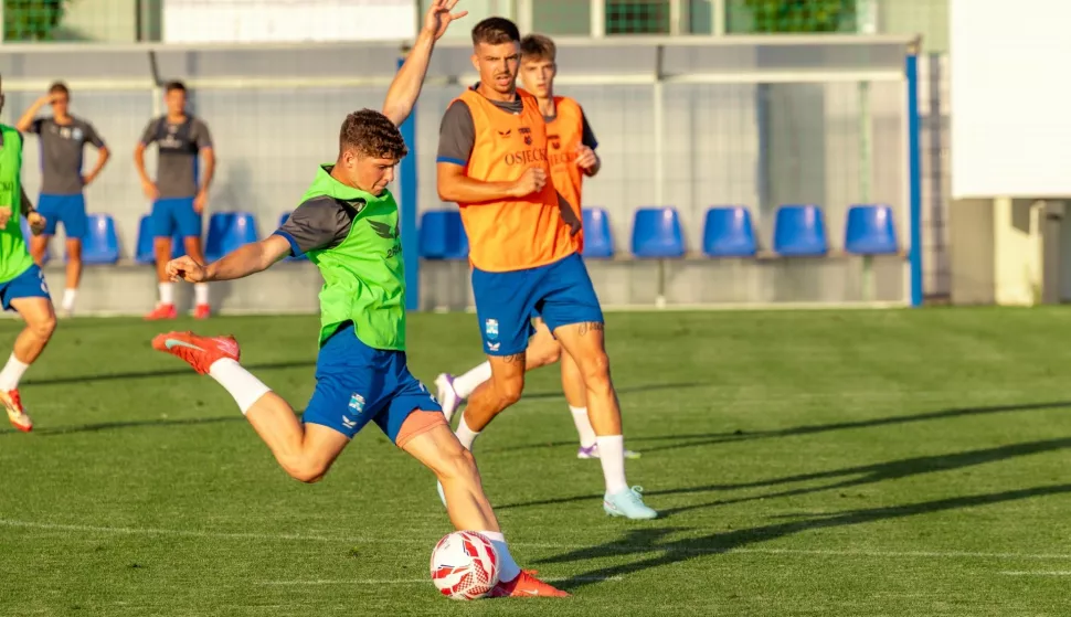 NK Osijek trening. Opus Arena pomoćni teren