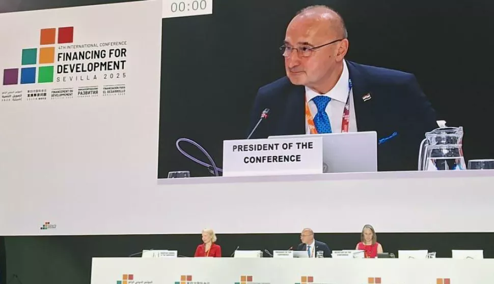 Sevilla, 30.6.2025.- Hrvatska je od zemlje koja prima pomo? postala zemlja donator i promotor ljudskog dostojanstva i borbe protiv nejednakosti i siroma?tva, poru?io je u ime predsjednika Vlade Andreja Plenkovi?a u ponedjeljak ?ef diplomacije Gordan Grli?-Radman na konferenciji za razvoj u Sevilli. foto HINA/ MVEP/ ua