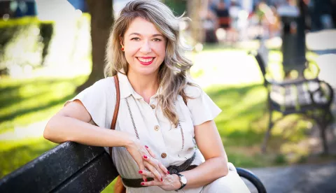 Šesnaest zanimljivih i uvjerljivih “ženskih” priča