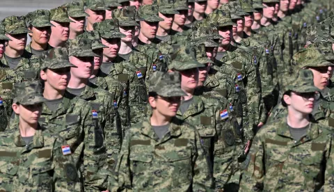 Treba li vojni rok biti obvezan za žene? Oba su spola - diskriminirana!?