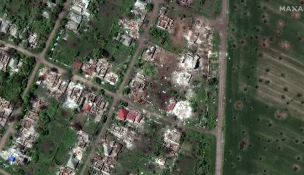 epa09981109 A handout satellite image made available by Maxar Technologies shows destroyed buildings and homes from artillery shelling, in Popasna, Ukraine, 25 May 2022 (issued 27 May 2022). Satelite imagery claims to show active Russian military operations in and near the eastern Ukrainian cities of Lyman and Popasna, as Russian forces gain territory in the Luhansk and Donetsk region. On 24 February, Russian troops invaded Ukrainian territory starting a conflict that has provoked destruction and a humanitarian crisis. According to the UNHCR, more than 6.5 million refugees are estimated to have fled Ukraine, and a further seven million people have been displaced internally within Ukraine since. EPA/MAXAR TECHNOLOGIES HANDOUT -- MANDATORY CREDIT: SATELLITE IMAGE 2022 MAXAR TECHNOLOGIES -- THE WATERMARK MAY NOT BE REMOVED/CROPPED -- HANDOUT EDITORIAL USE ONLY/NO SALES
