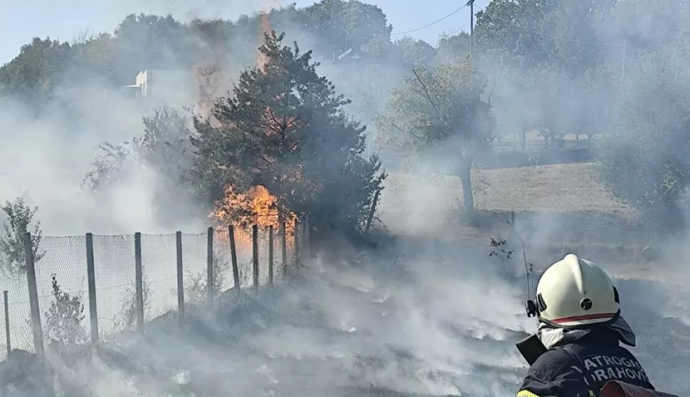 Požar na otvorenom prostoru na području Orahovice