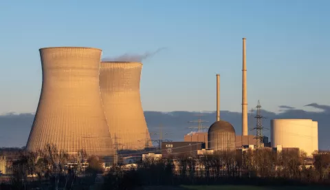 01 January 2022, Bavaria, Gundremmingen: Light steam rises from the cooling tower of unit C of the nuclear power plant. The nuclear power plant in Gundremmingen, Swabia, shut down its operations on New Year's Eve (31 December 2021) as part of the nuclear phase-out. At 8 p.m., the shift team disconnected the generator of unit C of the power plant near Günzburg from the power grid, according to energy company RWE. Shortly afterwards, the team shut down the reactor for good. Photo: Stefan Puchner/dpa Photo: Stefan Puchner/DPA