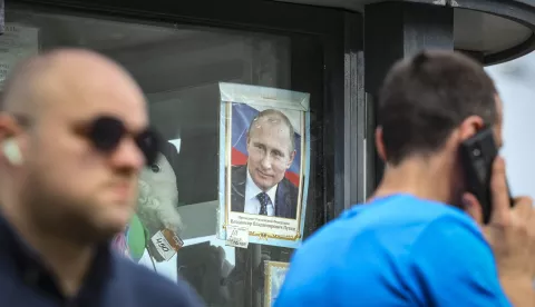 epa12196463 People walk past a street kiosk with a portrait of Russian President Vladimir Putin displayed for sale in Moscow, Russia, 25 June 2025. EPA/YURI KOCHETKOV
