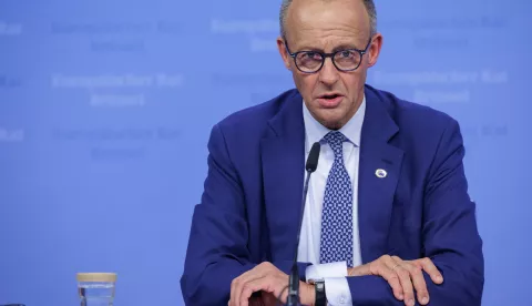 epa12200049 German Chancellor Friedrich Merz attends a press conference during the EU leaders' Summit in Brussels, Belgium, 26 June 2025. EPA/OLIVIER MATTHYS