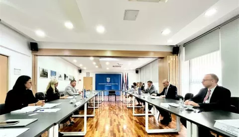 ZAGREB, 1. srpnja 2025. (Hina) – Hrvatska i Slovenija dogovorile su preuzimanje ekshumiranih posmrtnih ostataka iz masovnih grobnica u Sloveniji za koje je nedvojbeno da pripadaju hrvatskim žrtvama iz Drugog svjetskog rata, priopćilo je ministarstvo branitelja. 