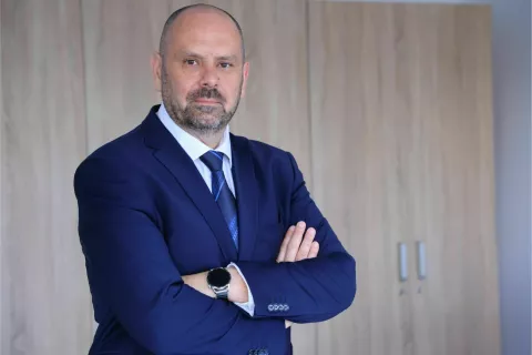 Tomislav Ramljak, osnivač i voditelj Centra za nestalu i zlostavljanu djecu i Centra za sigurniji internet Tomislav Ramljak, koji je uz to i sudski vještak za informatiku, računalnu i mobilnu tehnologiju – sigurnost i zaštitu djece na internetu