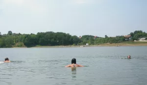  ﻿NAŠICE - Umjetno jezero Lapovac, površine oko 80 hektara, glavno i najposjećenije izletište Našičana, srpanj 2014.Autor: SNJEŽANA FRIDL