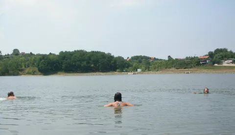  ﻿NAŠICE - Umjetno jezero Lapovac, površine oko 80 hektara, glavno i najposjećenije izletište Našičana, srpanj 2014.Autor: SNJEŽANA FRIDL