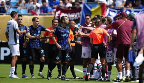 epa12207147 Henrikh Mkhitaryan of Inter Milan (5L) shouts at Fluminense head coach Renato Gaucho (R) in green cap following contact on the touchline during the FIFA Club World Cup 2025 match between Internazionale Milano and Fluminense in Charlotte, North Carolina, USA, 30 June 2025. EPA/JACOB KUPFERMAN