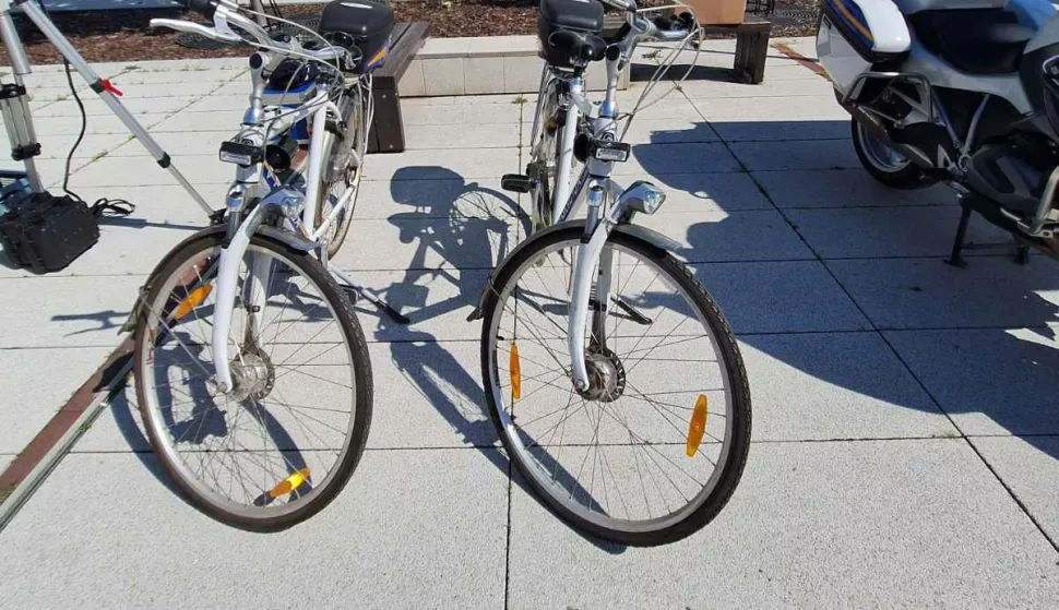 Policijski bicikli, policija bicikl ilustracija