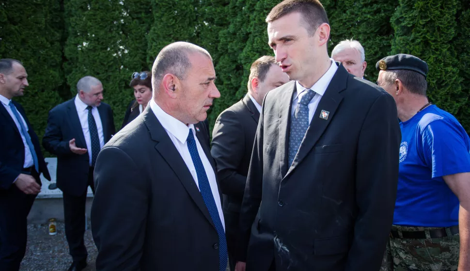 02.05.2018., Borovo Selo - Obiljezavanje 27. obljetnice ubojstva dvanaestorice hrvatskih redarstvenika. Ministar branitelja Tomo Medved i gradonacelnik Vukovara Ivan Penava. rrPhoto: Davor Javorovic/PIXSELL 