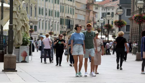 18.06.2024., Rijeka - Jos u gradu nema najavljenih visokih temperatura zraka. RFijecani secu na ugodnih 29 celzijevih u podne. Photo: Goran Kovacic/PIXSELL