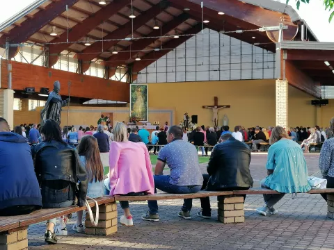 Crkva na otvorenom u Župi Mučeništva sv. Ivana Krstiteljasnimila Marija Lešić Omerović