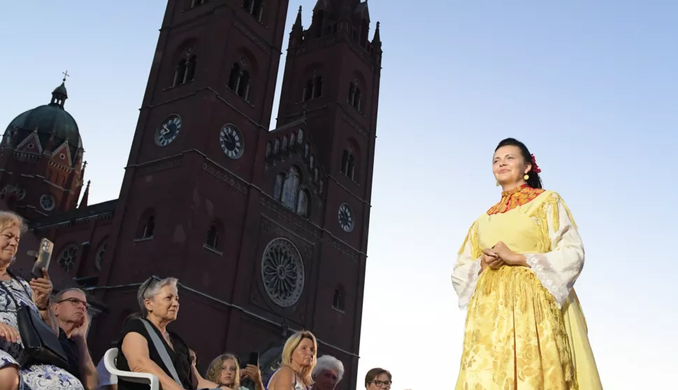 Đakovo59. Vezovirevija narodnih nošnji Svilu nosim da selu prkosimSrpanj 2025.