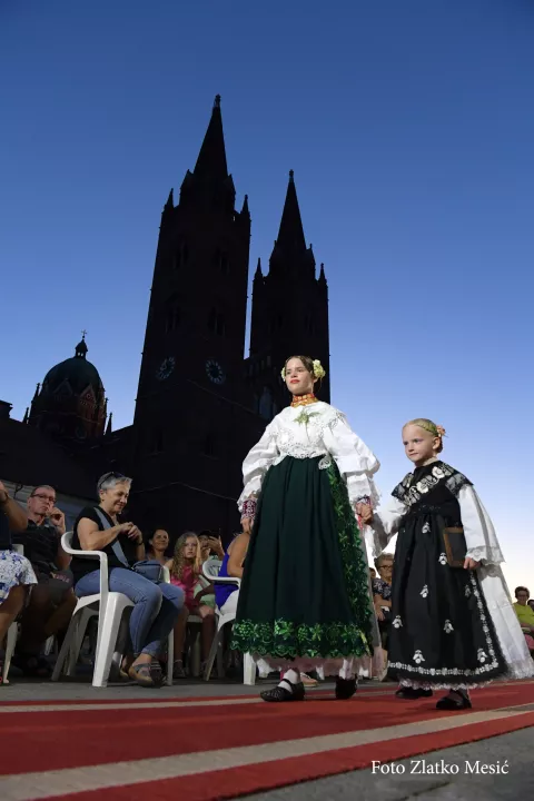 Đakovo59. Đakoački vezoviRevija Svilu nosim da se lu prksomSrpanj 2025.