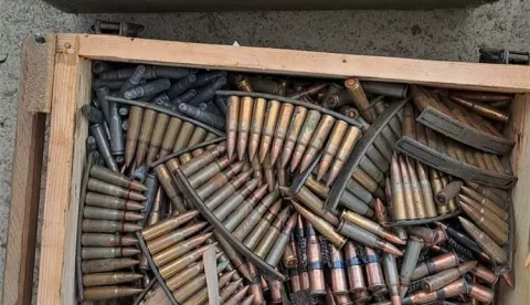 Predao policiji 17 protupješačkih mina i 2.000 komada streljiva, streljivo, oružje, ilustracija