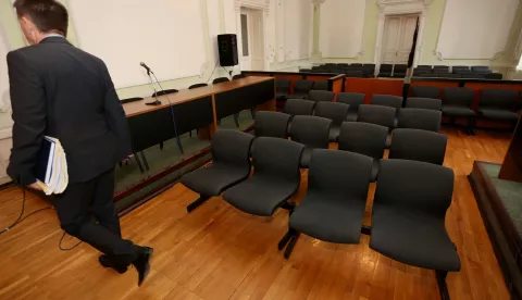 snimio Davor KIBEL,Osijek, 16.11.2015. Županijsk sud, suđenje za ratne zločine u Borovu, optuženi Radenko Alavanja, čl. 120.st.1. OKZRH, sudac Zvonko Vrban.ilustracija, sud, sudnica, suđenje, optuženi, optuženička klupa