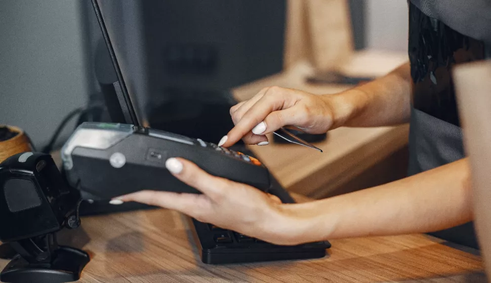 fiskalna blagajna plaćanje prodavač