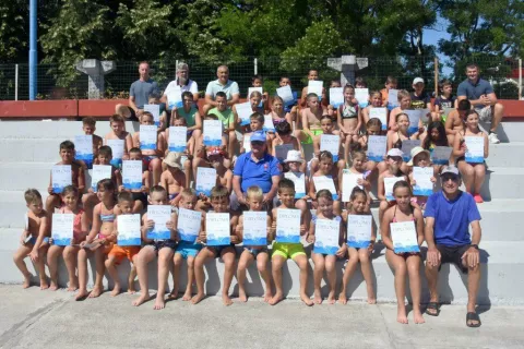 BELIŠĆE - Na Gradskom bazenu održano je polaganje i svečana podjela diploma za polaznike prve skupine obuke neplivačasrpanj 2025.