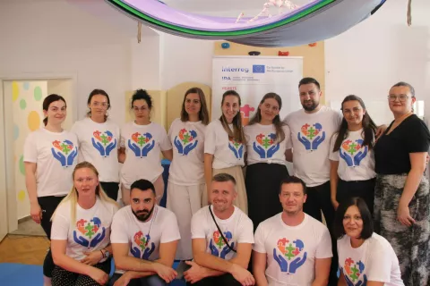 VINKOVCIU vinkovačkom Centru za pružanje usluga u zajednici Vukovarsko-srijemske županije, a u okviru projekta HEARTS – Healthcare Equity and Access for Resilient Targeted Support, koji se provodi kroz program prekogranične suradnje Interreg IPA Hrvatska – Bosna i Hercegovina – Crna Gora 2021. – 2027., održala se petodnevna edukacija za rad s djecom s teškoćama.srpanj 2025.
