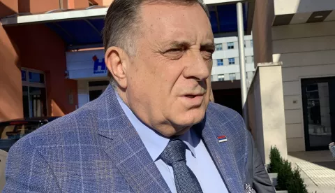 Mostar, 03.03.2025. - U Mostaru su se nenajavljeno sastali lideri HDZ-a BiH Dragan Čović i SNSD-a Milorad Dodik. Nakon završetka sastanka, Dodik je izjavio da će ministri SNSD-a podržati proračun na sutrašnjoj sjednici Vijeća ministara, ali ne i zakon o Sudu BiH i VSTV-u BiH. Sastanak je održan nedugo nakon presude Dodiku i odluka vlasti RS-a kojim se osporavaju državne institucije u BiH. Na fotografiji Milorad Dodik. foto HINA/ Zoran Krešić/ zk