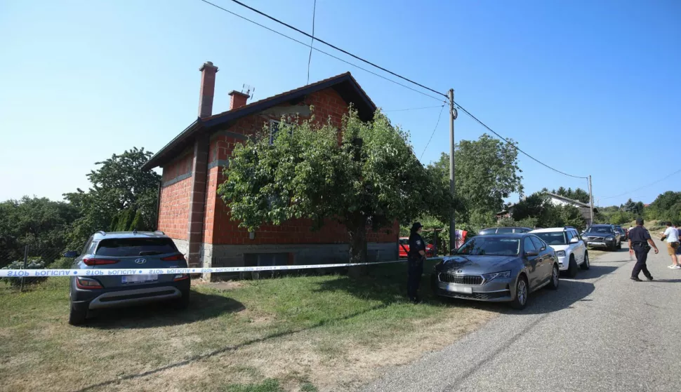 PLEŠKOVEC, SVETI JURAJ NA BREGU, 6. srpnja, 2025. (Hina) - U tijeku je potraga za osobom za koju se sumnjiči da je potencijalni počinitelj kaznenih dijela koja su jutros šokirala Međimurje, a u kojoj je jedna osoba ubijena, dok se druga i dalje nalazi u kritičnom stanju u KB Dubrava.