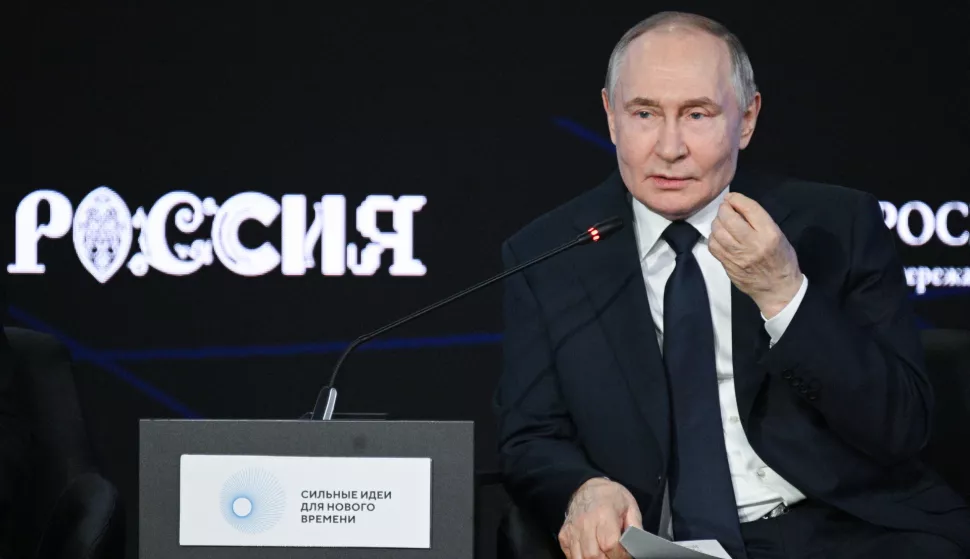 epa12212852 Russian President Vladimir Putin attends a plenary session of the 5th annual forum 'Strong Ideas for a New Time' hosted by the autonomous non-profit organization Agency for Strategic Initiatives to Promote New Projects (ASI) in Moscow, Russia, 03 July 2025. EPA/RAMIL SITDIKOV/KREMLIN/POOL MANDATORY CREDIT