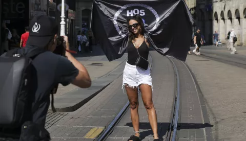 Zagreb, 05.07.2025. - Atmosfera na Trgu bana Jelačića uoči koncerta Marka Perkovića Thompsona. foto HINA/ Lana SLIVAR DOMINIĆ/ lsd