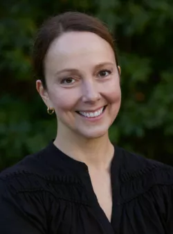 MAGAZIN Author and climate activist Genevieve Guenther. Photo: Courtesy of Genevieve GuentherWhy Words Matter in the Fight Against Climate Change &bull; The Revelator