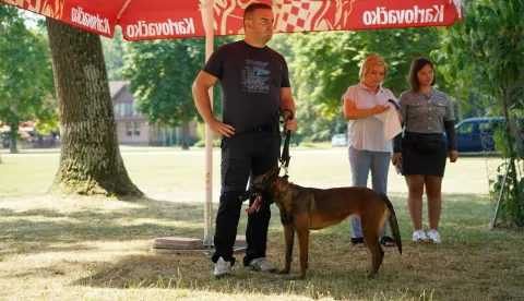 VINKOVCIU lovištu Stari Kunjevci, nadomak Vinkovaca, održana je smotra i uzgojni pregled službenih i sportskih pasmina pasa u organizaciji Kinološkog društva Vinkovci,