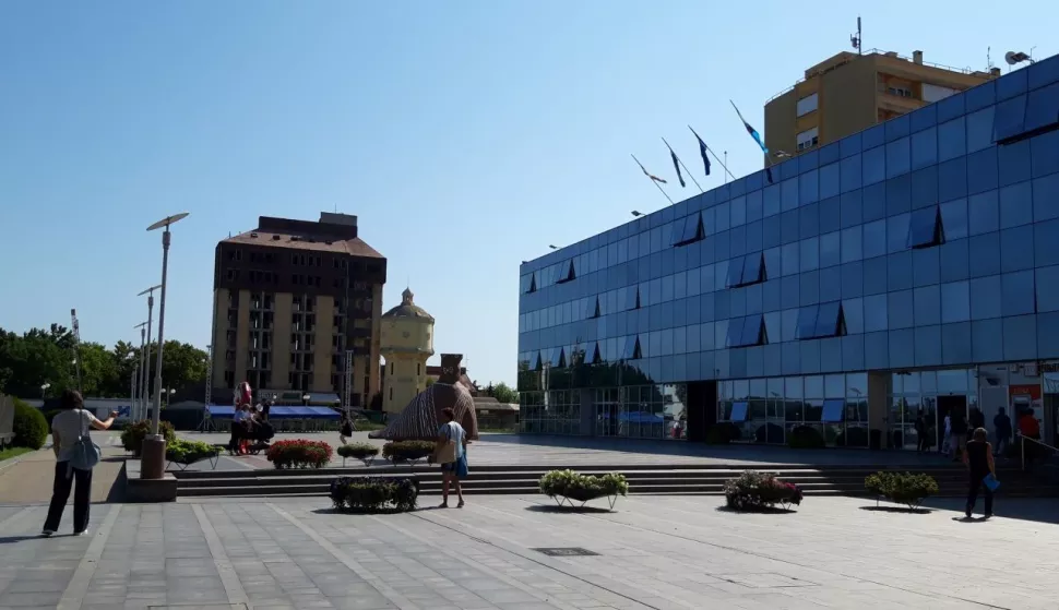 Vukovar, Trg RH u središtu grada, kod gradske uprave