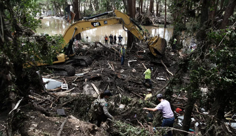 epa12223178 First Responders search a location where a search and rescue K9 gave a positive hit in Ingram, Texas, USA, 07 July 2025. At least 91 people have been killed in floods in central Texas, the White House preess secretary said on 07 July. At least 27 of them died when floodwaters swept through a summer camp and nearby homes on early 04 July. EPA/DUSTIN SAFRANEK
