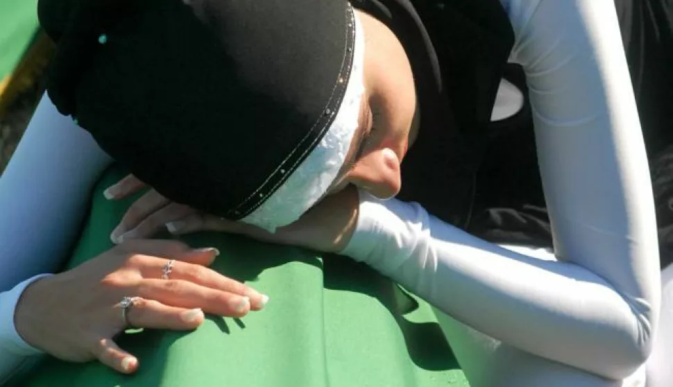  Potočari, Srebrenica: 11. 7. 2012.Od 8.372 rtve srebrničkog genocida jučer je, na 17. obljetnicu masakra nad Bonjacima, u Memorijalnom centru u Potočarima, sahranjeno 520 posmrtnih ostataka ekshumirannih i identificiranih DNK analizom, Snimio: Josip eri