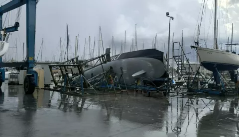 Split, 08.07.2025. - Nešto prije 9 sati u utorak Split i okolicu pogodilo je jako nevrijeme, tijekom čega je i nestalo električne energije. Na fotografiji brod Polet Furioso (Jedriličarki klub Labud). foto HINA/ Lucija VUJNOVIĆ/ tm