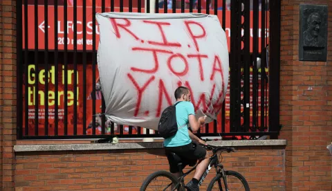 epa12213487 A cyclist passes a tribute to soccer player Diogo Jota at Anfield, the home of Liverpool FC in Liverpool, Britain 03 July 2025. Jota died in a car accident in Spain together with his brother Andre Silva on 03 July 2025. EPA/ADAM VAUGHAN