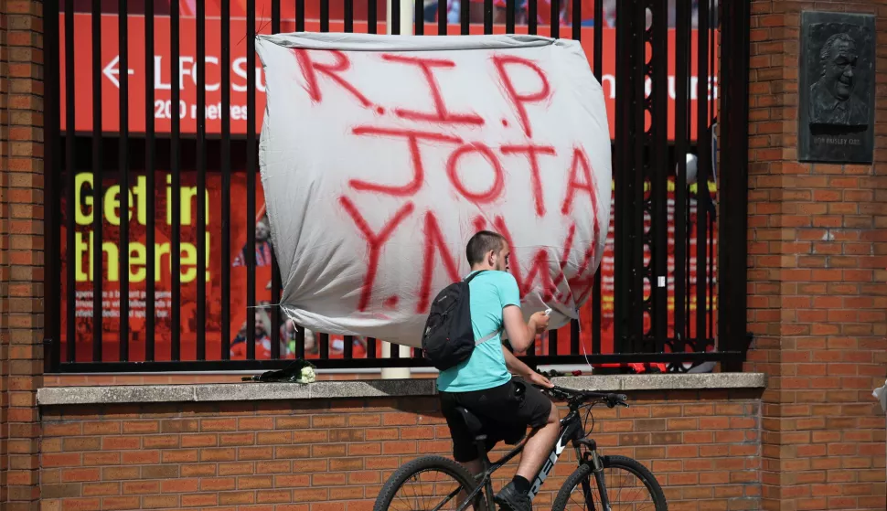 epa12213487 A cyclist passes a tribute to soccer player Diogo Jota at Anfield, the home of Liverpool FC in Liverpool, Britain 03 July 2025. Jota died in a car accident in Spain together with his brother Andre Silva on 03 July 2025. EPA/ADAM VAUGHAN