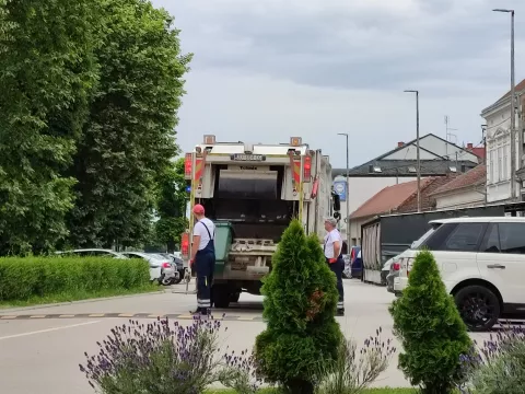 Sakupljanje otpada u Županji, srpanj 2023.snimila Marija Lešić Omerović