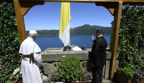 epa12226755 A handout photo made available by the Vatican Media shows Pope Leo XIV meeting Ukraine's President Volodymyr Zelensky (R) at the papal residence of Castel Gandolfo, Italy, 09 July 2025. EPA/VATICAN MEDIA HANDOUT HANDOUT EDITORIAL USE ONLY/NO SALES