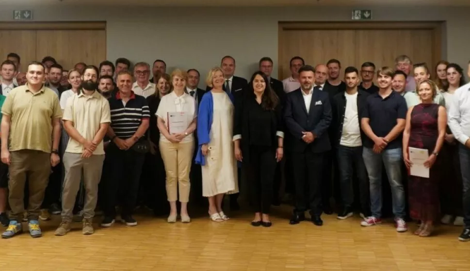 Dodjela ugovora u sklopu poziva "Jačanje akceleracijske aktivnosti" okupila je u Zagrebu brojne poduzetnike, predstavnike akceleratora i razvojnih institucija, u organizaciji Hrvatske agencije za malo gospodarstvo, inovacije i investicije – HAMAG-BICRO, objavljeno je na službenoj stanici Vukovarsko-srijemska županije.2025.