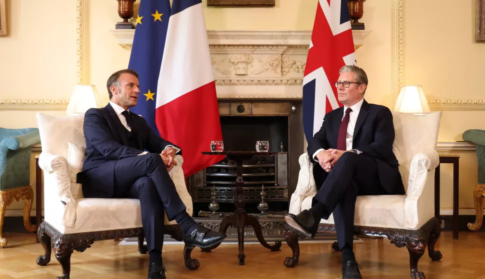 epa12226710 British Prime Minister Keir Starmer (R) and French President Emmanuel Macron (L) meet at 10 Dowing Street in London, Britain, 09 July 2025. French President Macron and his wife Brigitte are on a three-day state visit to Britain. EPA/ANDY RAIN/POOL