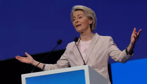 epa12063124 President of the European Commission Ursula von der Leyen delivers a speech during the opening ceremony of the European People's Party Congress in Valencia, eastern Spain, 29 April 2025. EPA/KAI FORSTERLING